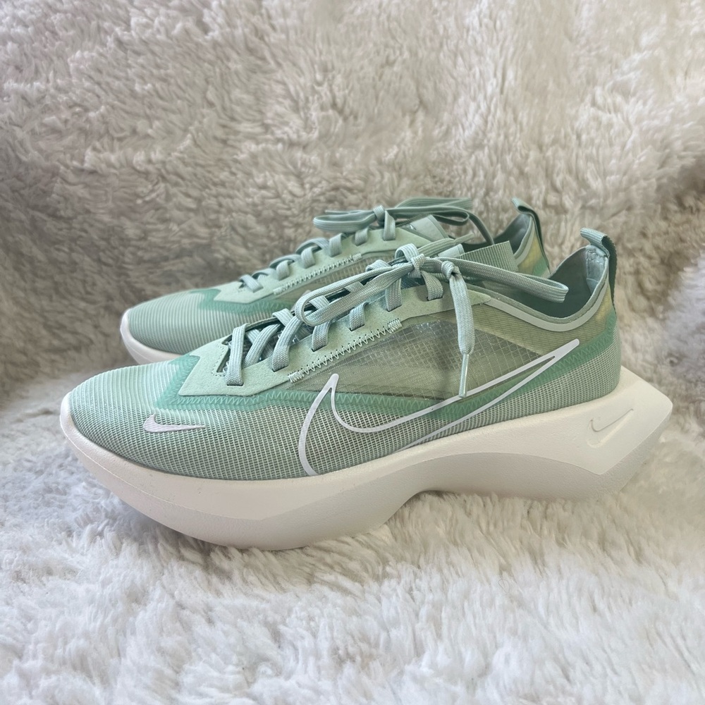 Nike Vista Lite Sneakers in Pistachio Green